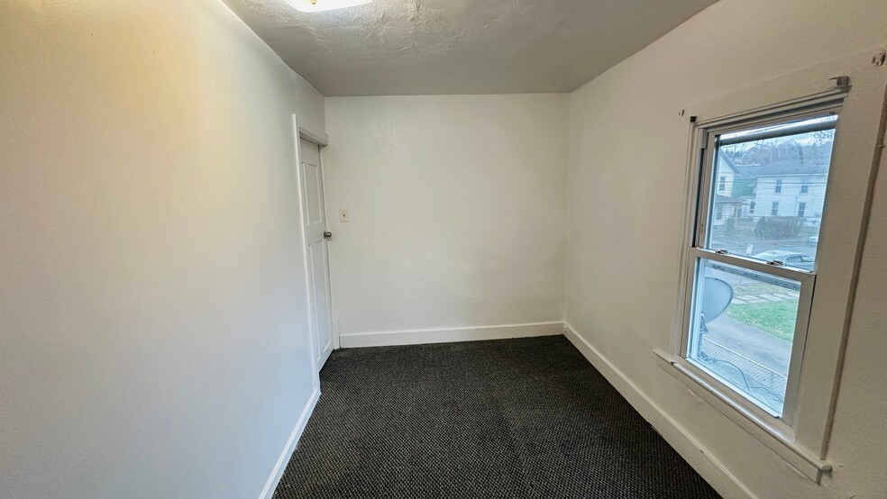 Building Photo - 612 Court St