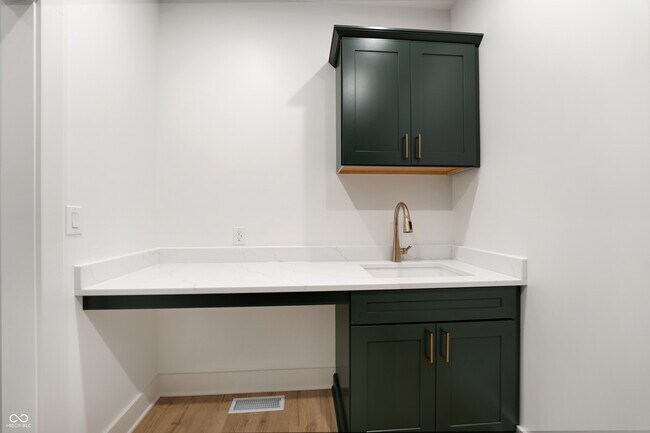 Building Photo - 5123 Oak Rdg Pl