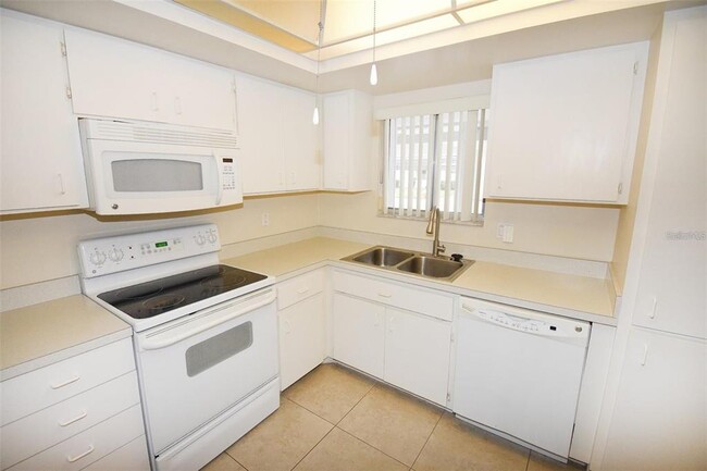Building Photo - 3961 Ashwood Ln