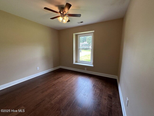 Building Photo - 237 Baytree Dr