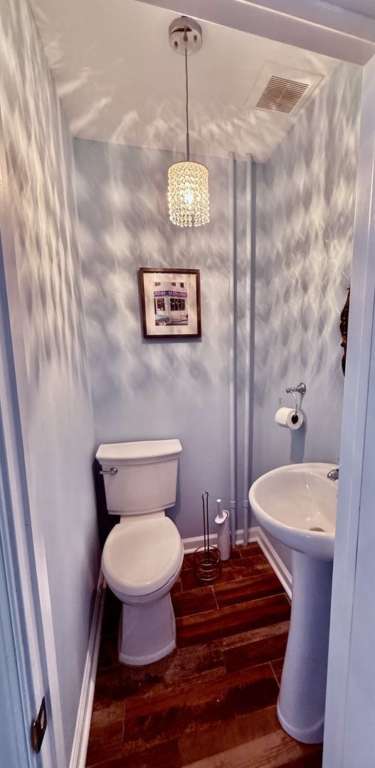 Building Photo - 2+ BED/1.5 BA Solid HOUSE in great East Passyunk/LOMO location w/ Central AC-HARDWOOD Flooring-WA...