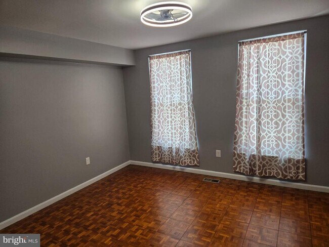 Building Photo - 33 S Ann St