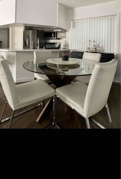 Building Photo - 7349 Balboa Blvd