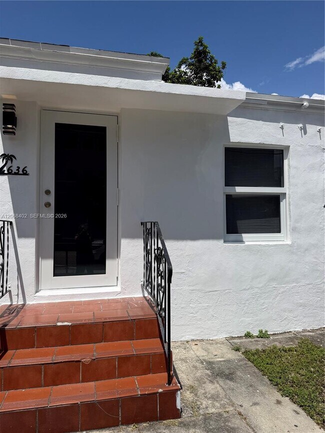 Building Photo - 636 SW 8th Ave
