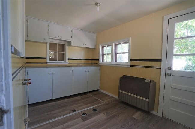Building Photo - 258 3rd St