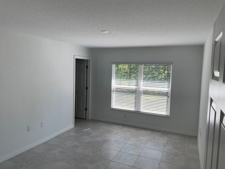 Building Photo - 124 Plain View Dr