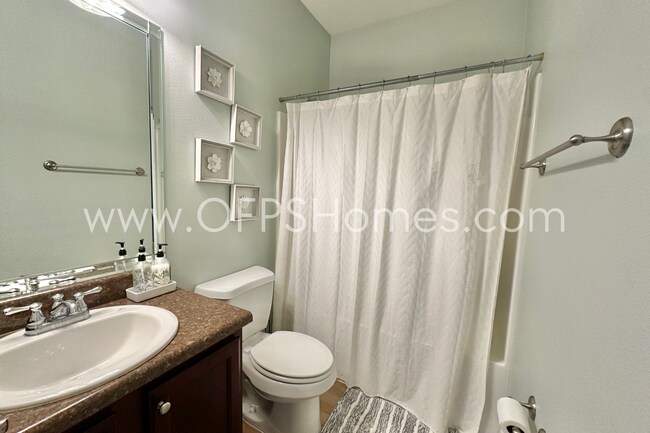 Building Photo - South Crestview 3/2 Available 8/1