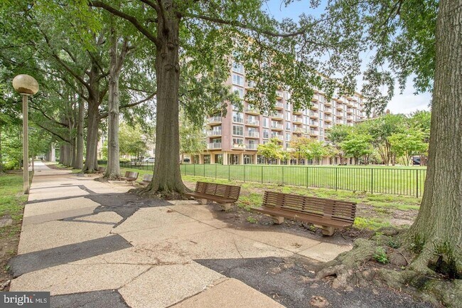 Building Photo - 560 N Street SW Unit UNIT N409