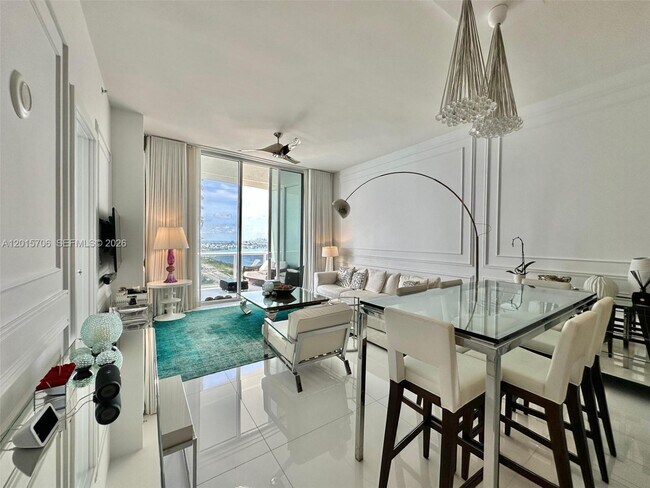Building Photo - 15811 Collins Ave