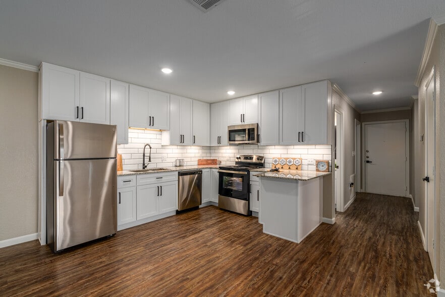 3BR, 2BA - 1350SF - Kitchen - Parkwood Terrace