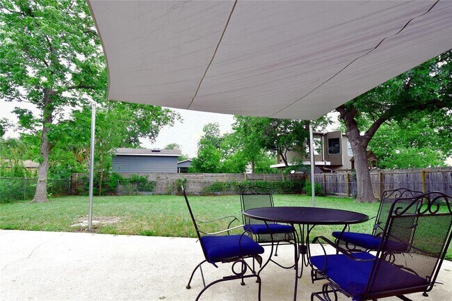 Building Photo - 1505 Karen Ave