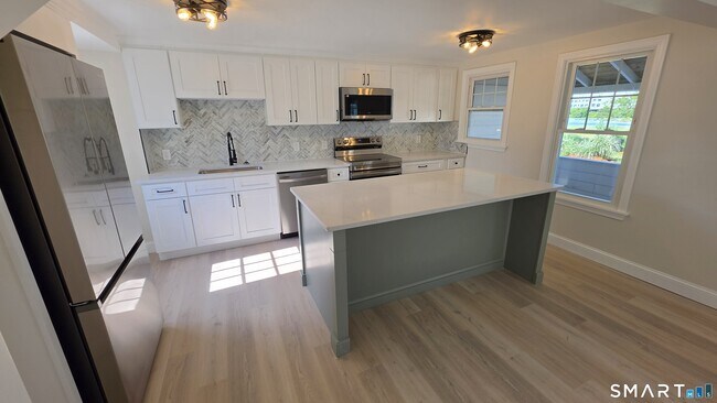 Building Photo - 47 Cosey Beach Ave