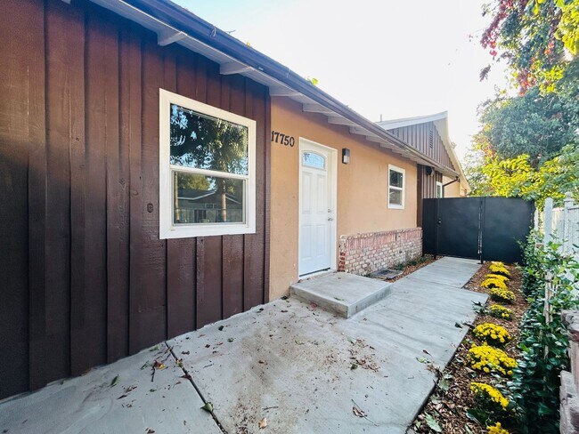 Primary Photo - 7358 Balcom Ave