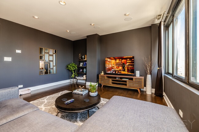 Building Photo - 2754 N Hampden Ct