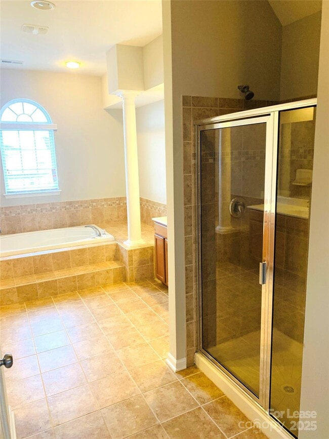 Building Photo - 1472 Chandler Ave NW