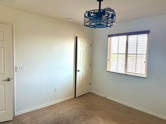 Building Photo - Stunning 2 story home in Oro Valley!!