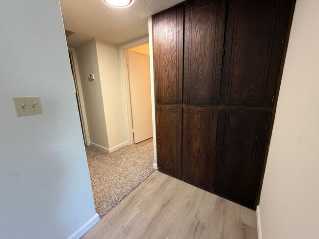 Building Photo - Fully Renovated 2-Bedroom Home with Spacious Layout in Prime Fair Oaks Location