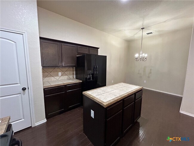 Building Photo - 692 Creekside Cir