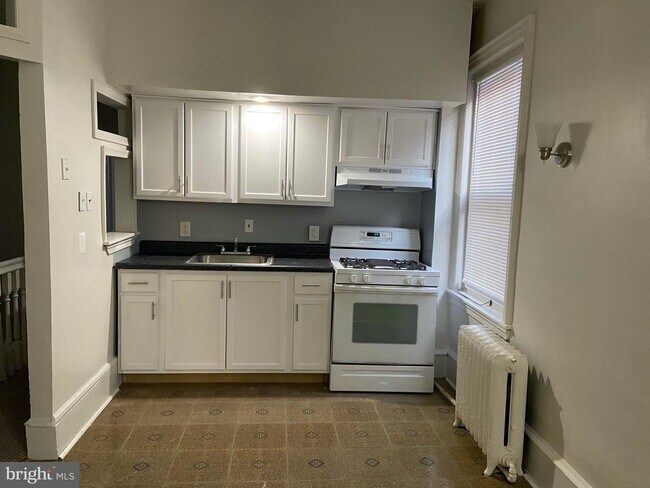 Building Photo - 20 S 61st St