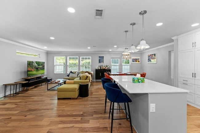 Building Photo - 3307 Garden Villa Ln