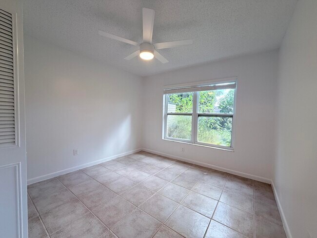 Building Photo - 3364 Jefferson St