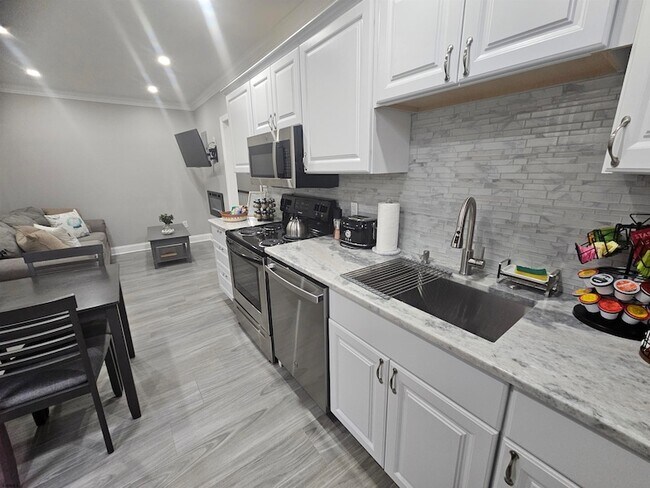 Building Photo - 4009 Ventnor Ave