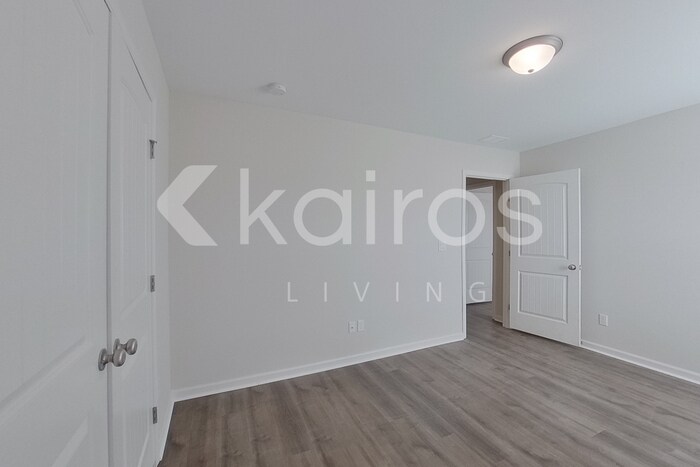 Building Photo - 14 Red Oak Dr.