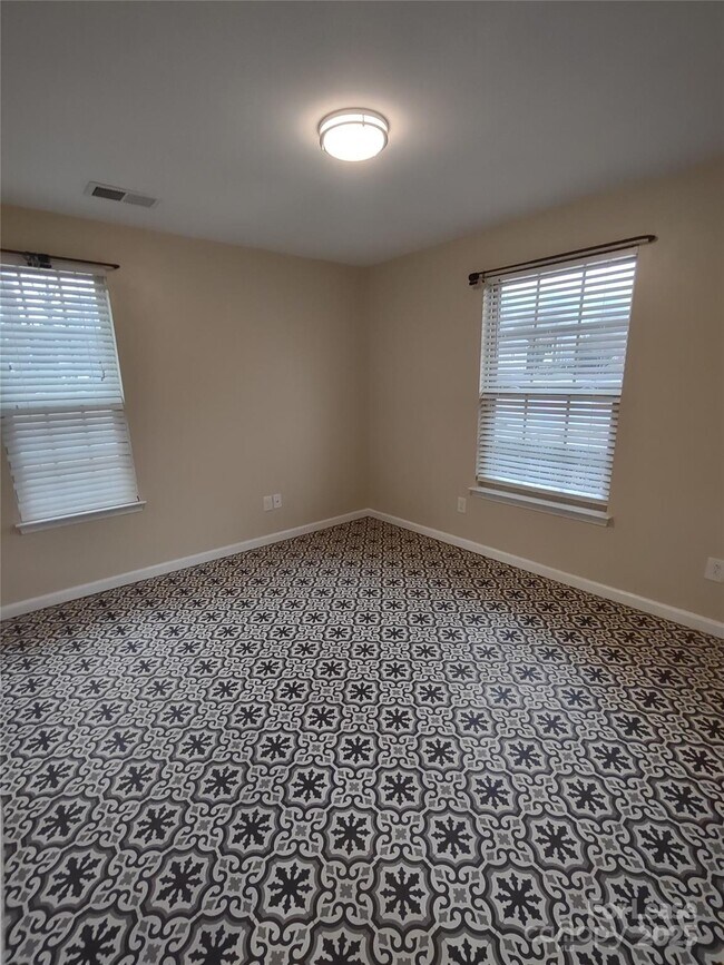 Building Photo - 4068 Zilker Park Dr