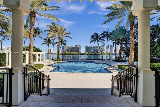 Building Photo - 3155 NE 184th St