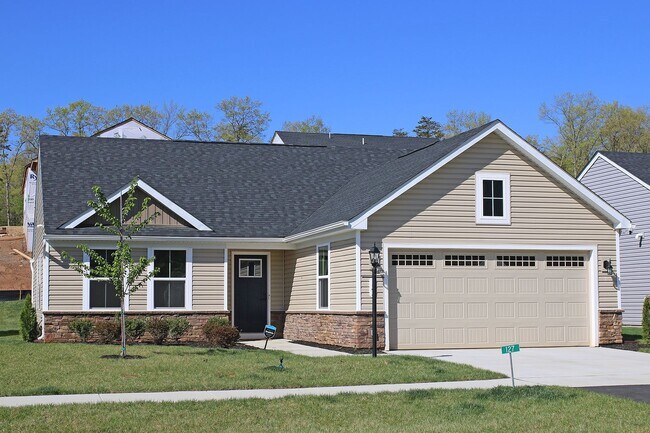 Building Photo - One Level Living With Amenities!