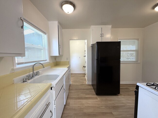 Building Photo - Now Leasing a 2-Bedroom Home in a Prime East Long Beach Location!