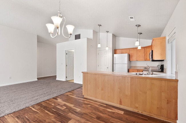 Building Photo - 1920 N Cavalier Rd