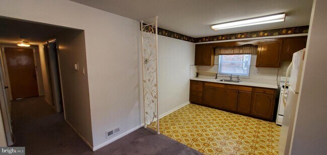 Building Photo - 2170 Strahle St