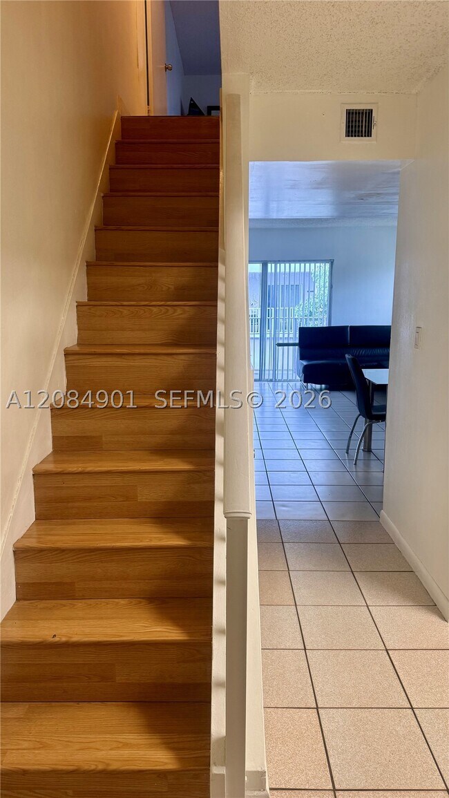 Building Photo - 2710 W 76th St