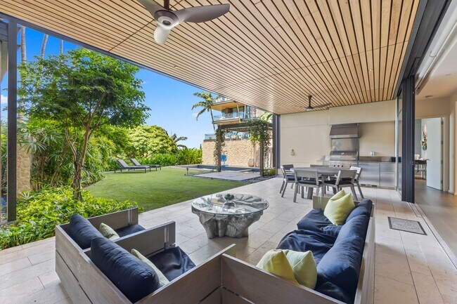 Building Photo - Park Lane 5305 - 3BR w/Swimming Pool and Yard!