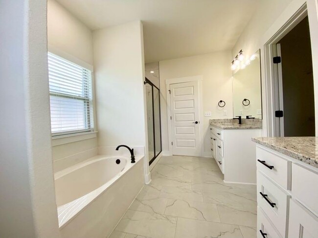 Building Photo - 730 Marianne St