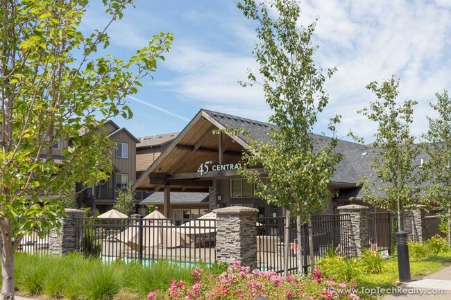 Building Photo - Outstanding 45 Central home with 3BR + Den / 2.5BA, Amazing upscale features, Across from Nike Wo...