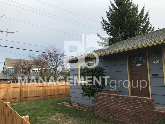 Building Photo - Fantastic Location! This is a great 2 bedroom 1 bath ranch-style home, in the heart of Concordia/...