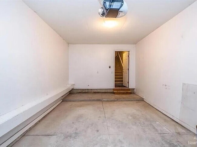 Building Photo - 519 Addington Ln