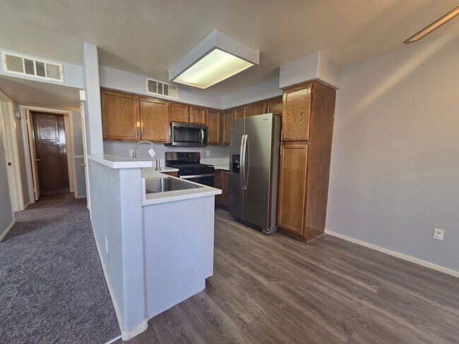 Building Photo - 2 Bed / 2 Bath Condo Rental with In-Unit Laundry & Community Pool