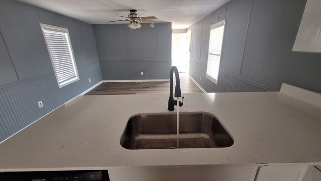 Building Photo - PCB Rental 2 BR / 1 BA - Convenient to it ...