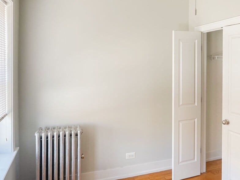 Building Photo - 4547 N Leavitt St