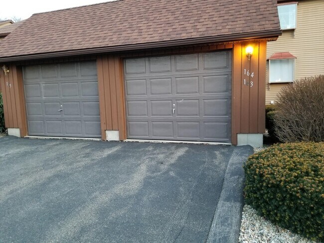 Building Photo - 163 Pine Grove Dr