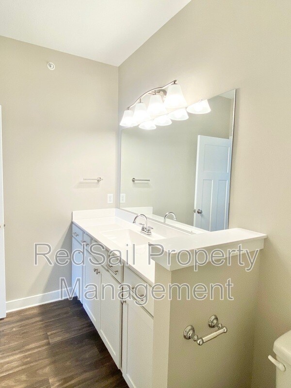 Building Photo - 520 Fishers Ct