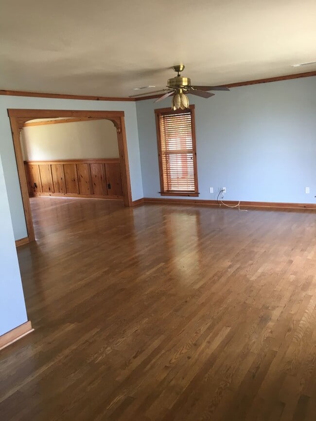 Building Photo - Mayfield