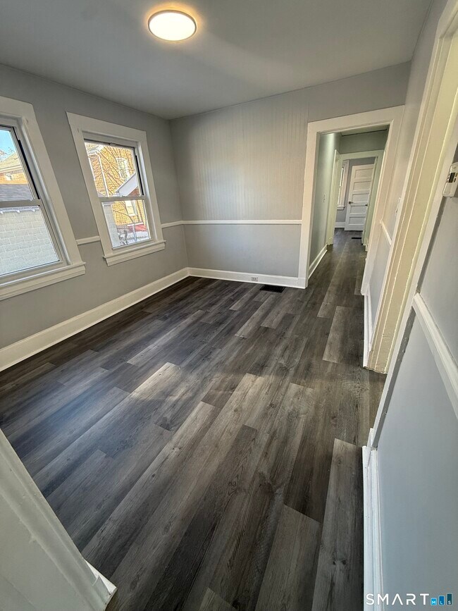 Building Photo - 36-40-40 Carver St