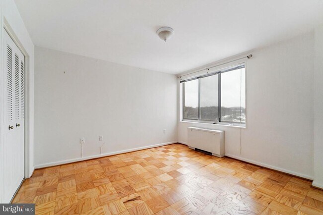 Building Photo - 10201 Grosvenor Pl