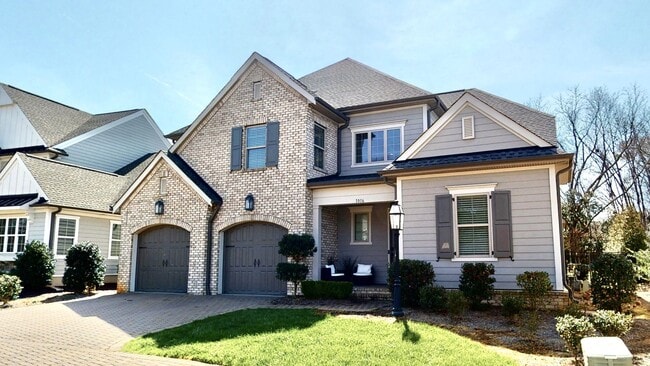 Building Photo - 1016 N Sharon Amity Rd