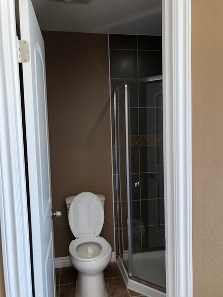 Building Photo - 1925 Orange Ave