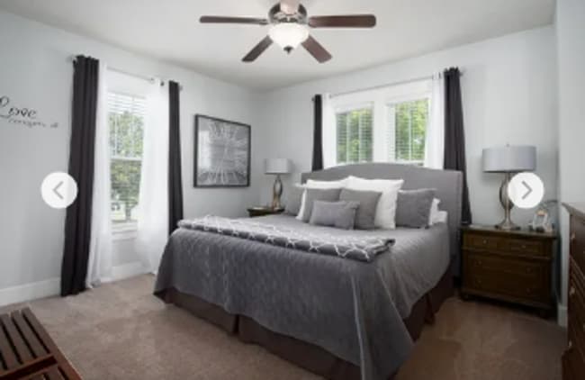 Building Photo - 4 Bedroom with a Hot Tub in the heart of t...